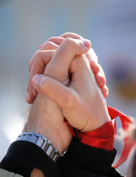 hands, holding hands, together-344759.jpg